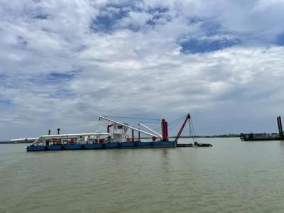 Navio de dragagem personalizável Cor Vermelha Para manutenção e construção de vias navegáveis Sistema hidráulico