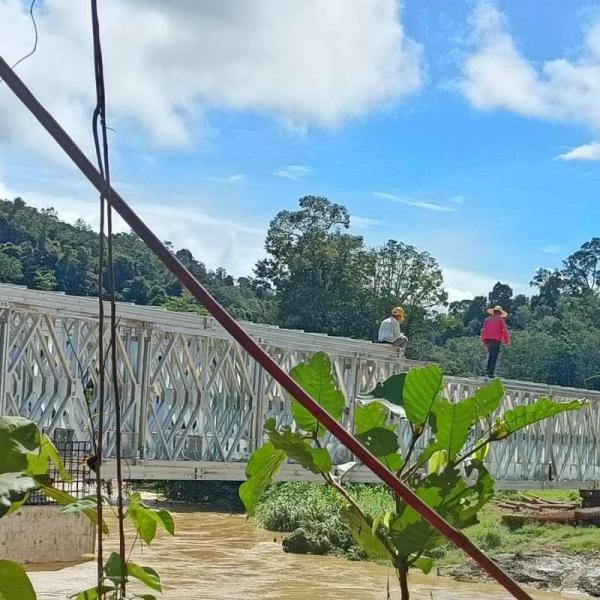 Temporary Or Permanent  Steel Pedestrian Bridge / Prefabricated Foot Bridge 3000mm*1400mm
