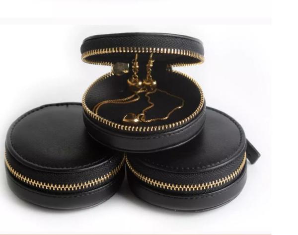 Minimalist PU Leather Box QC Mini Jewelry Box With Zipper Deboss