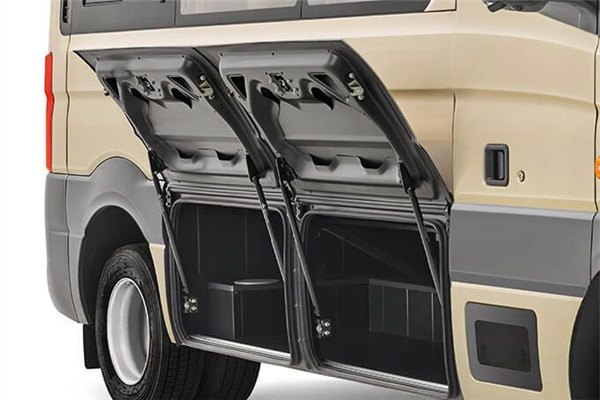 90% New Used Small Bus , Yutong Used Mini Coach 17 Seat Euro III Emission Standard