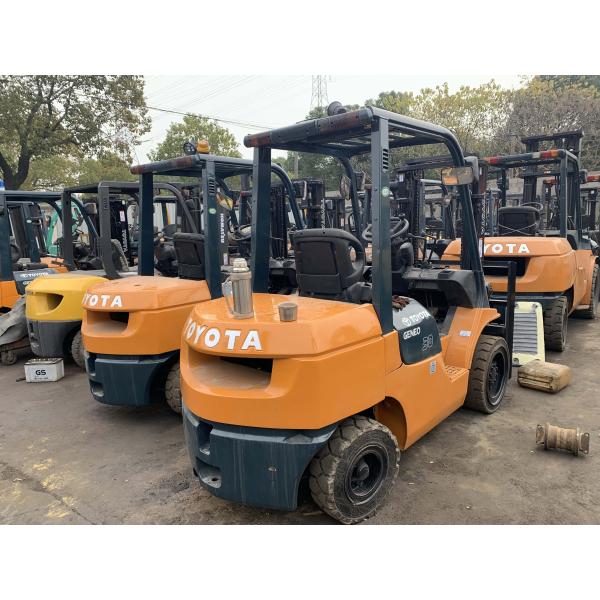 Твердые автошины поднимая грузоподъемник высоты 3000mm используемый 3T Тойота