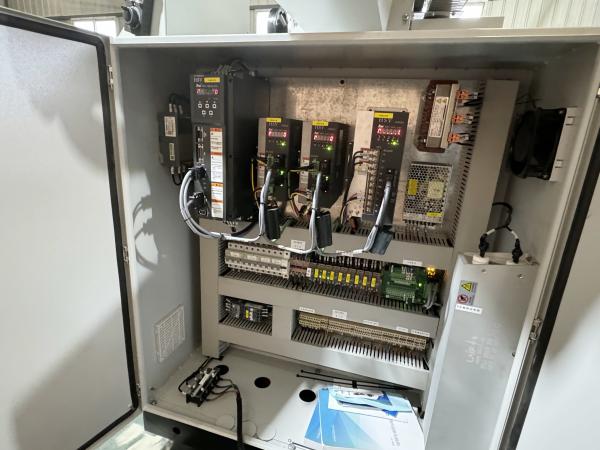 4 Axis Vertical CNC Milling Machine XKH8140A Small Mold Processing CNC Manual Universal Tool Milling Machine