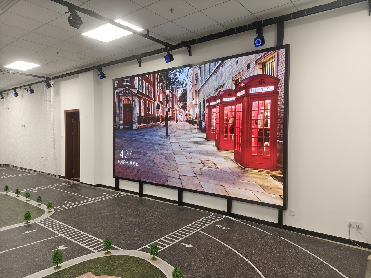 Ultra Thin Fine Pitch All In One LED Display 16 Bit 7680Hz High Refresh Rate