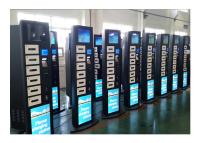 Quiosque da estação de carregamento do dispositivo móvel dos casinos das barras públicas com o painel LCD de uma propaganda de 19 polegadas