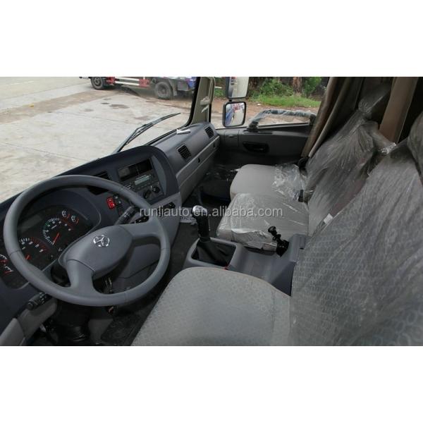 Diesel Fuel Type DAYUN Dry Van Box Truck Cow Stake Truck 4X2 Drive