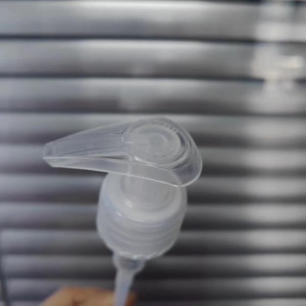Transparent Lotion Pump Dispenser Neck 24 / 28 Discharge Rate 1.20 - 1.50ml/T