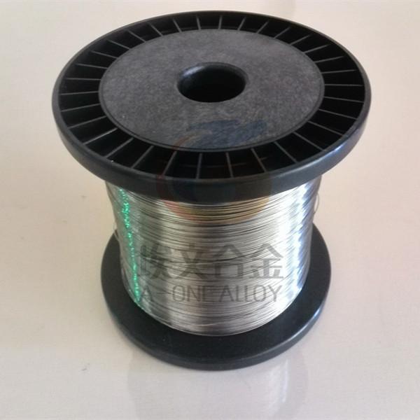 Alloy wire for magnetostrctive level gauges and displacement sensor