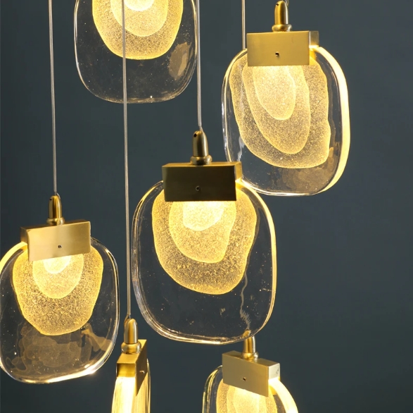 Nordic Light Luxury Designer LED Light Strip Crystal Glass Pendant Lamp Pour le salon salle à manger Villa Escalier