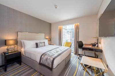 Italy Light luxury design Hotel interior room furniture Leather bed with Glossy table Wardrobe and Stainless steel desk