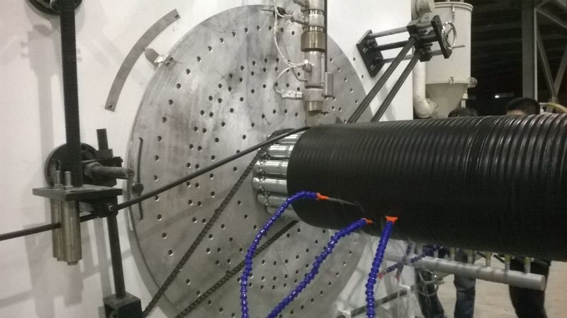 HDPE полой структуры стены спиральной трубы пластиковой экструдерной экструзионной линии