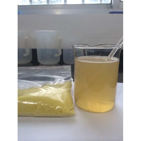 Небольшие желтые поли химикаты порошка хлористого алюминия выпивая ранг