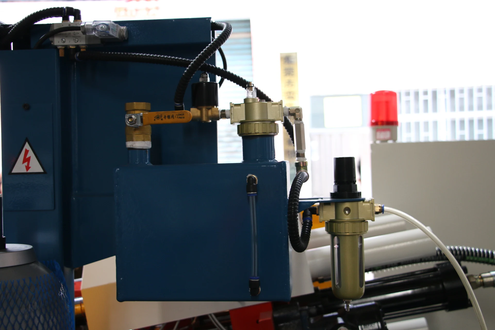 Hot Chamber Die Casting Machine for Heavy-Duty Zinc Alloy Beer Bottle Opener Machine