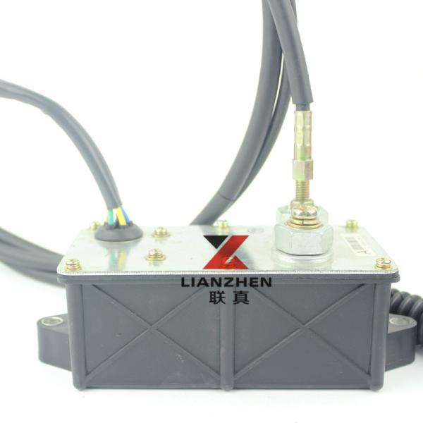 Hyundai R110-7 R215-7 R150-7 Spare Parts 21EN-32300 Throttle Motor 21EN-32260 Accel Actuator Stepper Motor for Excavator