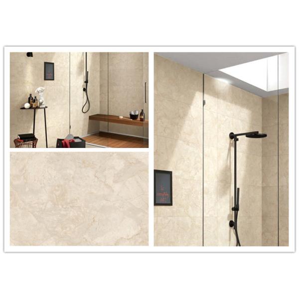 Бежевая плитка фарфора мрамора цвета для скорости поглощения ливня ванной комнаты низкой