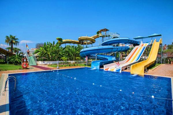 Parcs aquatiques en plein air Équipement personnalisé pour enfants avec un ensemble de diapositives en fibre de verre