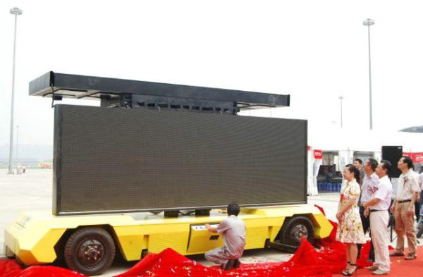 HD P10 Outdoor Truck Mounted LED Display / LED Billboard Truck High Reliability