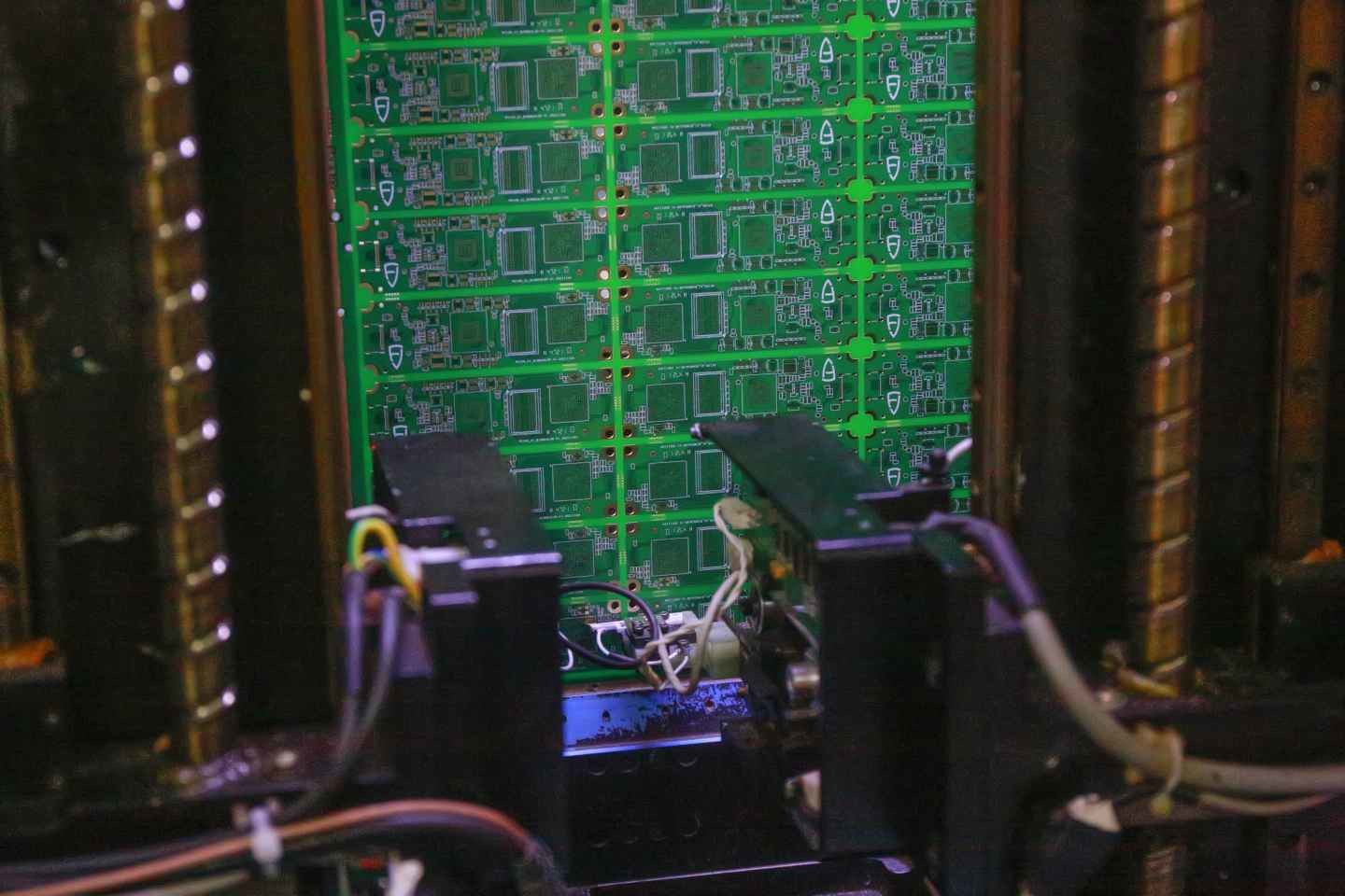 Прототип FR4 TG170 2.4mm PCB гибкого трубопровода зеленой маски припоя разнослоистый твердый