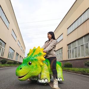 Vibrant Colors Paseo eléctrico en dinosaurio Niños Paseo animatrónico en dinosaurio 350W
