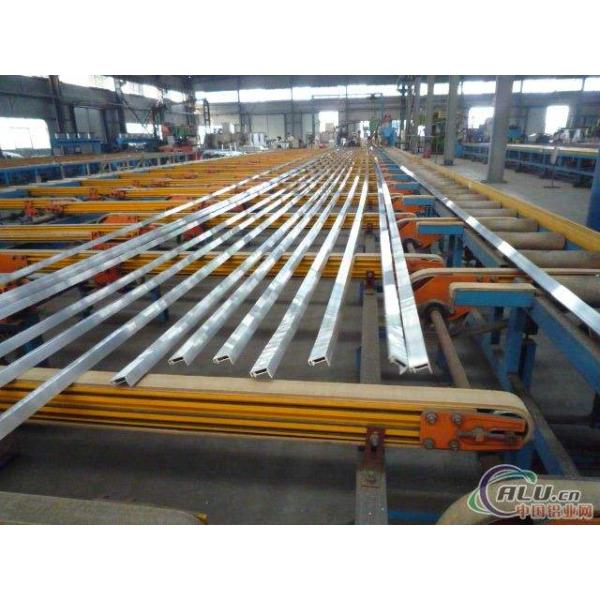 Shinning Painted Powder Coated Aluminum Extrusions Oxidation Resistance