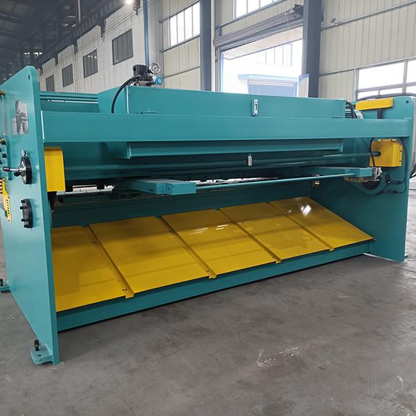 Machine à coudre à la guillotine à commande numérique de haute qualité, sûre et fiable, pour la construction de machines 6x3200 mm