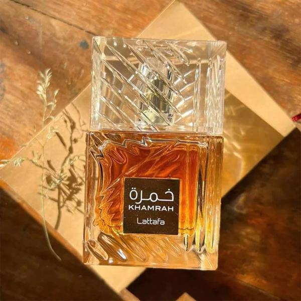 Lattafa Khamrah - Vainilla, Cálido Especiado, Ámbar, Canela Perfume Fragancia Duradera para Unisex, 3.40 Onzas / 100 ml