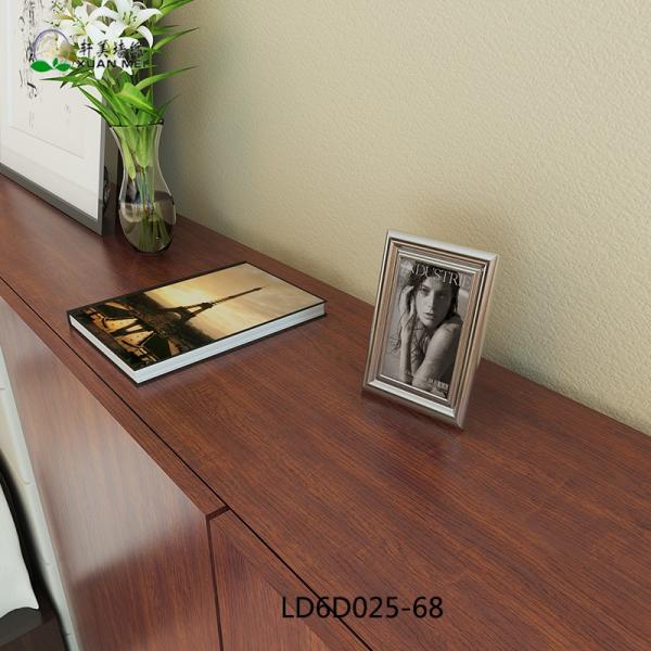 Film autoadhésif à grains de bois très brillants en PVC pour la rénovation de meubles