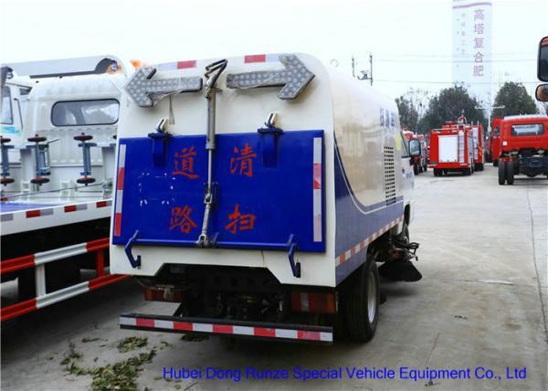 Foton Mini Road Sweeper Truck , Mechanical Street Sweeper With 4 Brushes 2 Cbm Trash