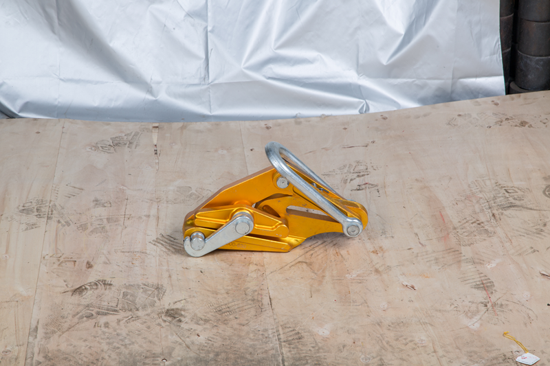 Lightweight Aluminum Alloy Power Cable Clamp with Secure Grip Design and Weather Resistant for 40kN Load Capacity