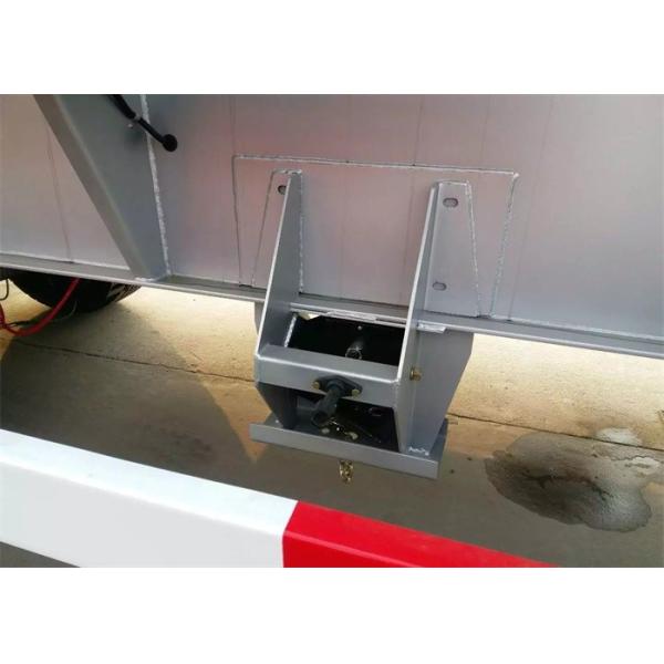 SINOTRUK 3 Axles Fuel Semi Trailer Truck Tri - Axle Tank Capacity 40 - 60 CBM