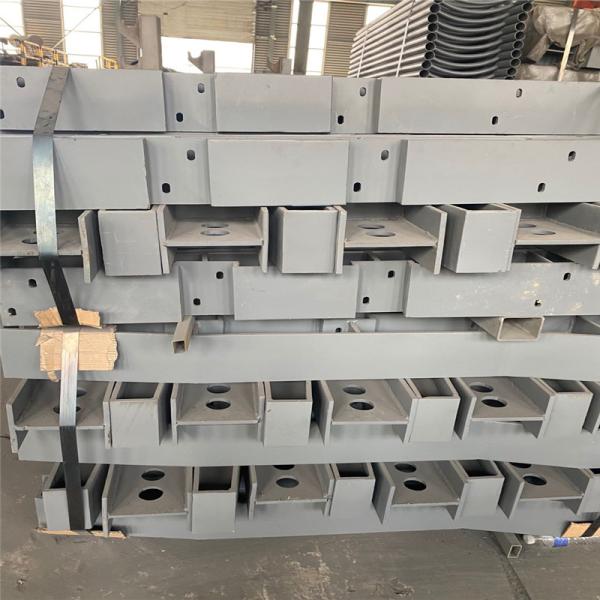 Безопасность дорожного движения Долговечность Время ограждения 4x4 Зацинкованные квадратные трубы Металлический забор пост