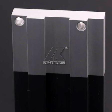 Silver Aluminium Slat Panels , Aluminum Extrusion Profiles Oxidation Resistance