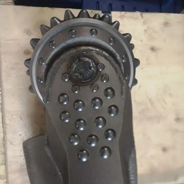 Журнал с нефтяными буровыми инструментами для хранилищ обслуживания