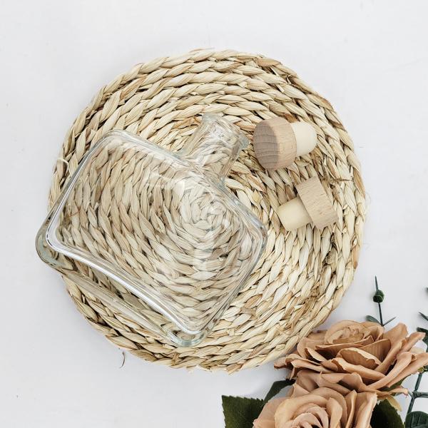 Glass Collar Square Flat Shoulder Cork Top Liquor Bottle for Special Design Packaging