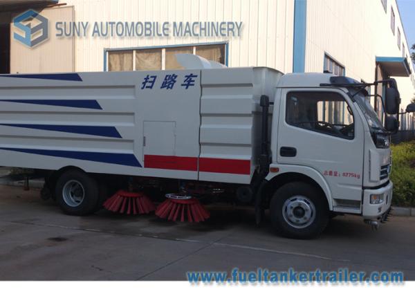Donfeng 4 X 2 Road Sweeper Truck Vacuum Sweeper Truck 103kw 140hp 5M3