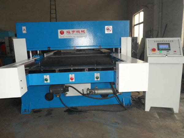 Simple Operation Accurate Hydraulic Die Cutting Machine Four Column Flat Bed