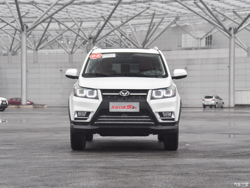 Практичный семиместный внедорожник BAIC 1,5-литровый бензиновый внедорожник