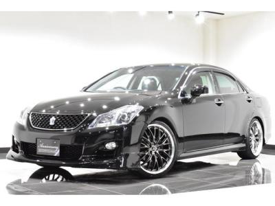 Toyota Crown 2.5 Sports Navigation Package New Black Leather Seat Covers / All-New Full Water Tank Capacity For The Car / All-New 20-Inch Tires And Wheels / All-New Aerodynamics / All-New LED Fog Lig