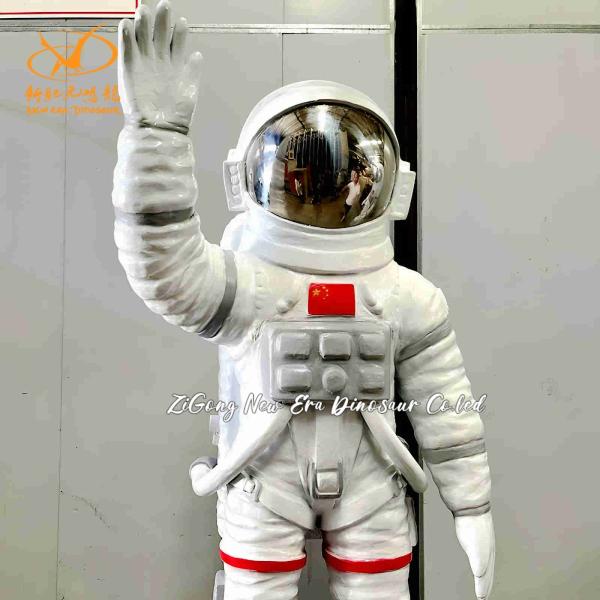 Modèle d'astronaute électrique avec actions adapté aux événements éducatifs