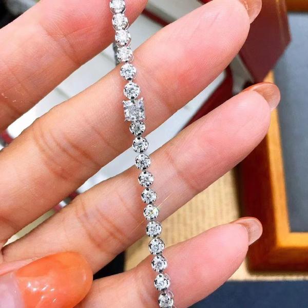 Round Shape Princess Cut Diamond Bracelet Decoration Must-Have with US Currency