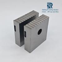 Punch à bord ondulé supérieur pour l'outillage de piercing dans la fabrication de bobines de refroidissement