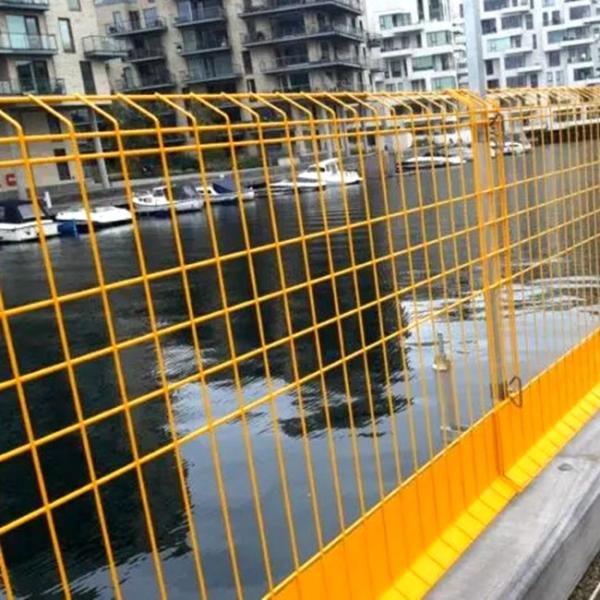 Square Based H2m Double Wire Welded Fence 55X200mm