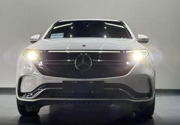 Mercedes-Benz EQC Modelo 400 4MATIC SUV de tamanho médio Pure Electric 408 HP Motor duplo dianteiro e traseiro