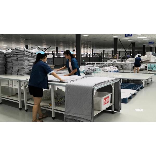 Минималистический сложенный микроволокно полиэстер хлопок гостиничный бытовой четырехкомпонентный постельный белье набор