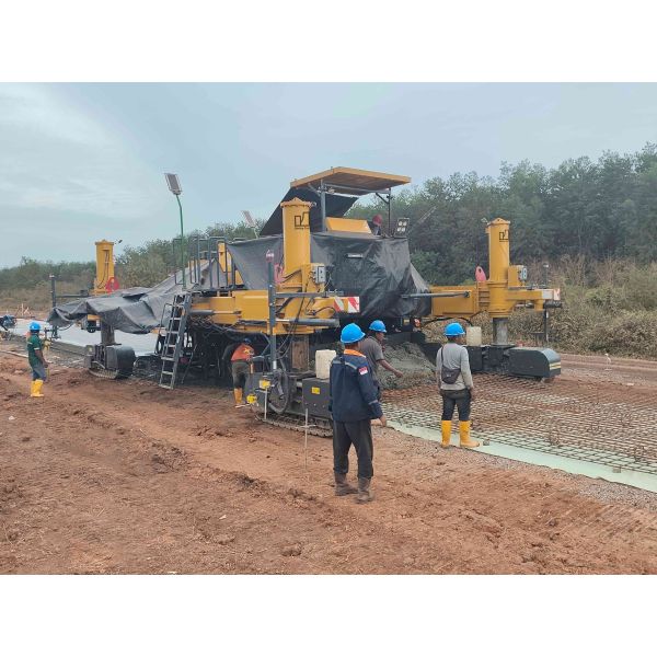 Heavy-Duty Concrete Slipform Paving Machine for Highway, Airport & Canal Construction in Southeast Asia
