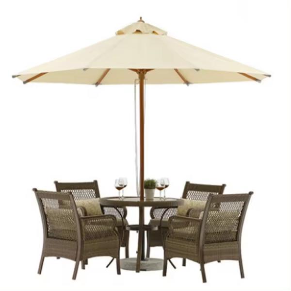 Parapluie de jardin pour une expérience de restauration en plein air