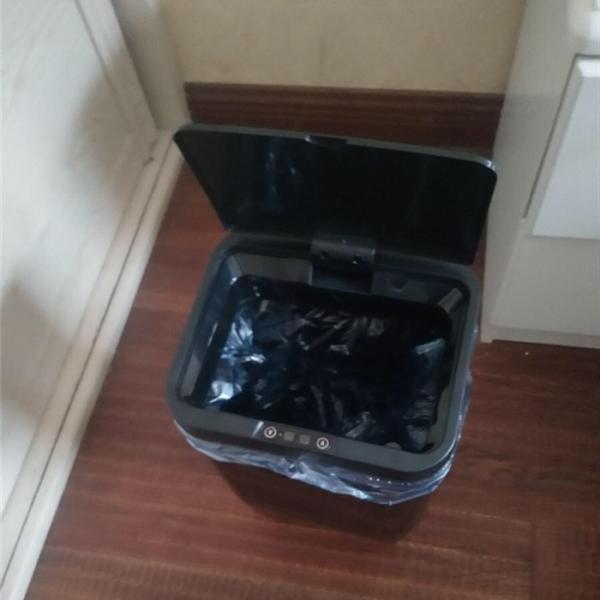 Easy Operating Smart Garbage Bin , Household Touchless Garbage Can