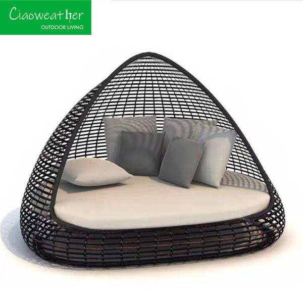 Outdoor Furniture Rattan Patio Daybed Modern Aluminum Garden Sets with Waterproof Cushion and Upholstery