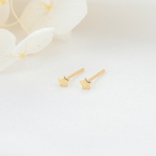 Wholesale 14K Gold Plated Brass Fashion Small Stud Earring in Star Butterfly Heart and Moon Shapes Jewelry Earrings