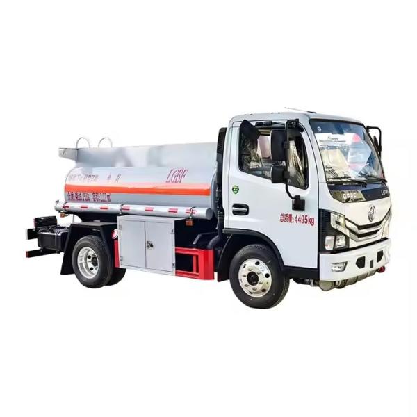 Compact Diesel Oil Transport Truck With Euro 6 Emission Standard