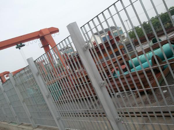 Погружение Q235 углерода стальное горячее гальванизировало сваренную сетку ограждая подгонянную решетку